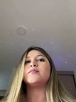 Snapshot of lunablossom_ chatting on March 15, 2025, 8:10 pm lunablossom online show from March 15, 2025, 8:10 pm