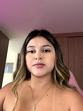 Snapshot of lunablossom_ chatting on November 11, 2025, 10:10 pm lunablossom online show from November 11, 2025, 10:10 pm