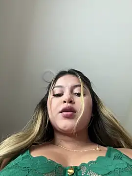 Snapshot of lunablossom_ chatting on November 14, 2025, 9:13 pm lunablossom online show from November 14, 2025, 9:13 pm