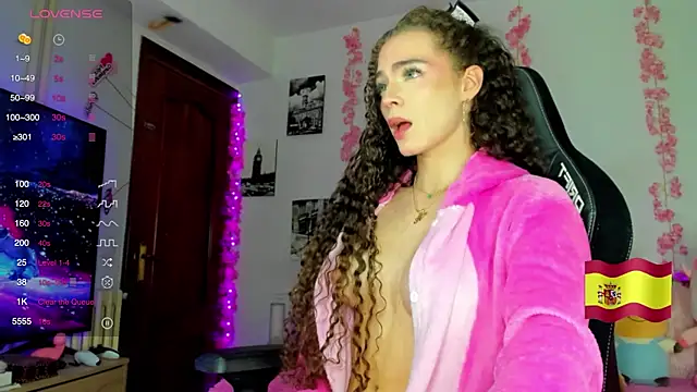 gabrielatafur  online show from September 23, 2025, 7:50 pm