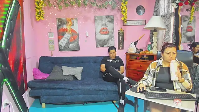 lesbiancuple online show from April 22, 2026, 12:07 pm