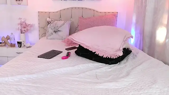 Dulce Morrys online show from March 18, 2025, 8:37 pm