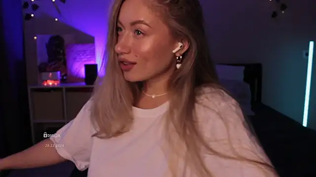 Blondie Bunny online show from December 29, 2024, 7:28 am