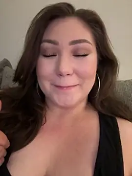 RosieDixx online show from November 26, 2025, 6:47 am