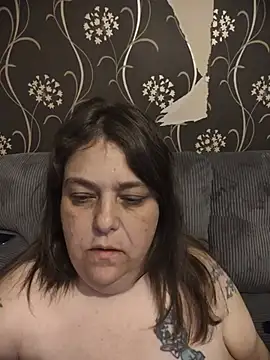 HouseWifeWhore Milf online show from June 4, 2026, 1:11 am