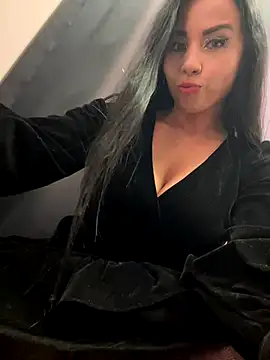 CrazzyChicks online show from October 24, 2025, 8:11 am