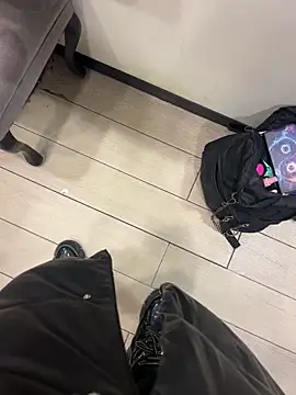 CrazzyChicks online show from November 27, 2025, 7:43 am