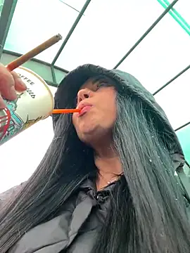 CrazzyChicks online show from April 15, 2026, 8:21 am