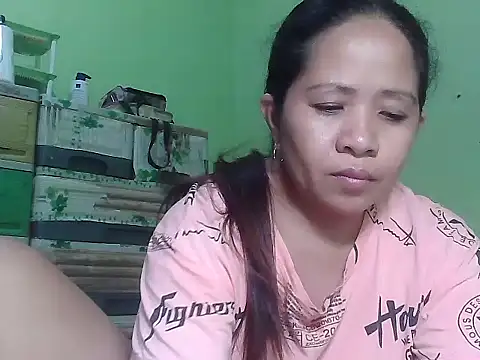 Snapshot of sweetlady_pinay chatting on April 17, 2026, 11:35 am sweetlady pinay online show from April 17, 2026, 11:35 am