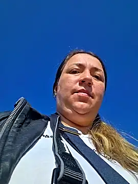 isabella rossse online show from March 12, 2026, 2:12 pm