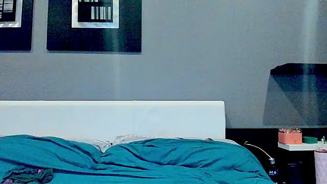 isabella rossse online show from April 22, 2026, 7:37 pm