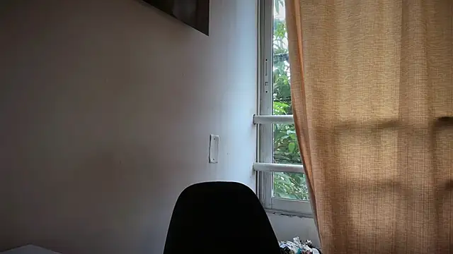 romeolovedark online show from April 21, 2026, 12:11 pm