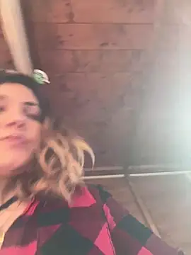 DaisyVibesss online show from December 23, 2024, 2:07 pm