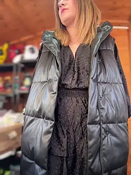 DaisyVibesss online show from December 31, 2024, 10:48 am