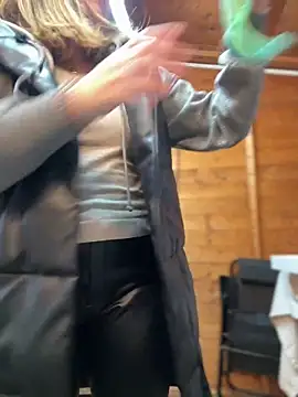 DaisyVibesss online show from January 5, 2025, 3:13 pm