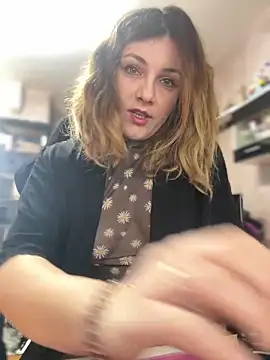 DaisyVibesss online show from January 10, 2025, 8:40 am