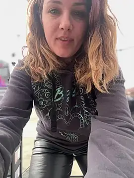 DaisyVibesss online show from March 1, 2025, 12:12 pm