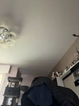 DaisyVibesss online show from April 23, 2026, 10:58 am