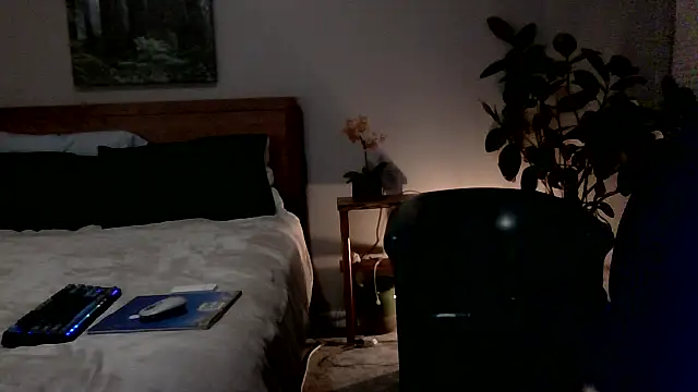 StrongMuscularAndHuge online show from April 16, 2026, 8:59 am