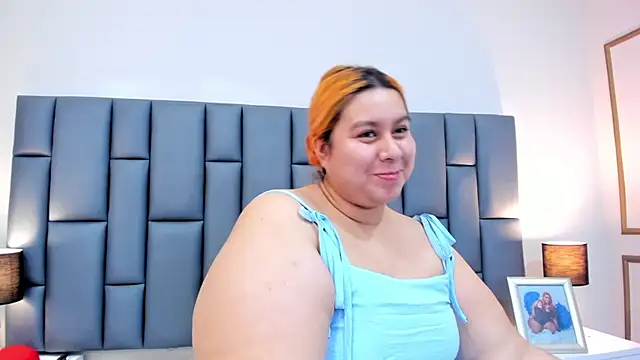 aandreaperez online show from February 4, 2025, 12:00 pm