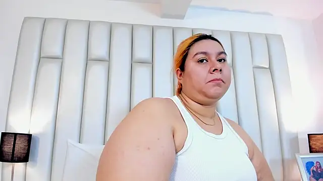 aandreaperez online show from February 10, 2025, 11:46 am