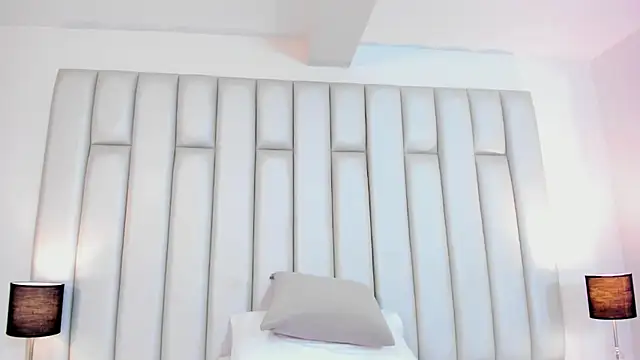 aandreaperez online show from February 18, 2025, 11:44 am