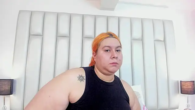 aandreaperez online show from March 10, 2025, 11:42 am