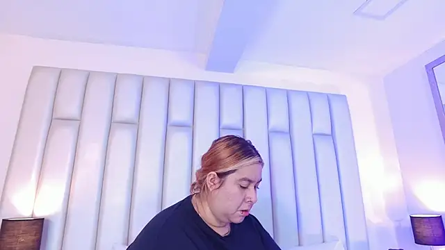 aandreaperez online show from February 4, 2026, 1:06 pm