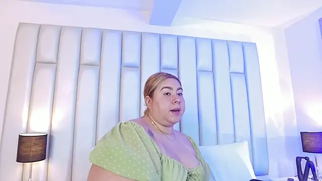 aandreaperez online show from March 30, 2026, 11:44 am