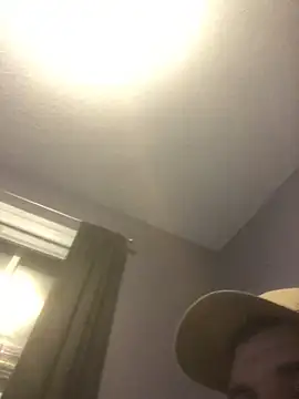 Snapshot of Hugetings chatting on December 28, 2024, 9:20 am Hugetings online show from December 28, 2024, 9:20 am