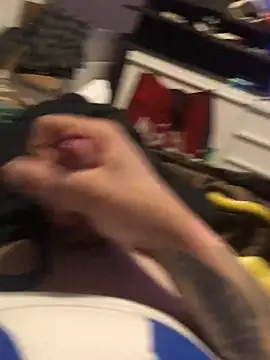 Snapshot of Hugetings chatting on February 9, 2025, 5:19 am Hugetings online show from February 9, 2025, 5:19 am