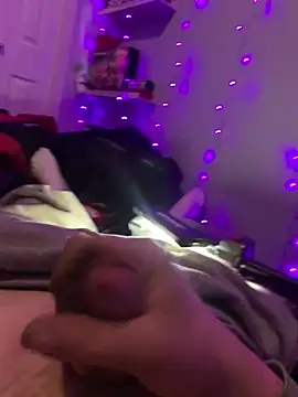 Snapshot of Hugetings chatting on February 4, 2026, 9:59 am Hugetings online show from February 4, 2026, 9:59 am