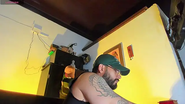 CamiloGray  online show from November 4, 2025, 1:54 pm