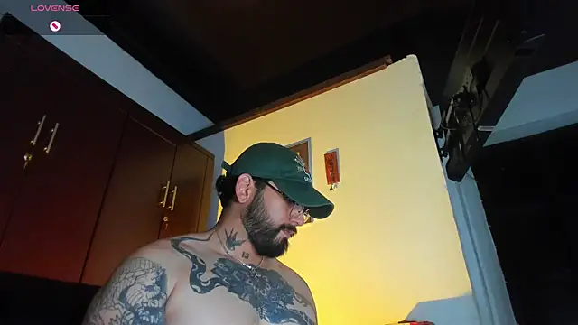 Snapshot of CamiloGray_ chatting on January 9, 2026, 3:59 pm CamiloGray online show from January 9, 2026, 3:59 pm