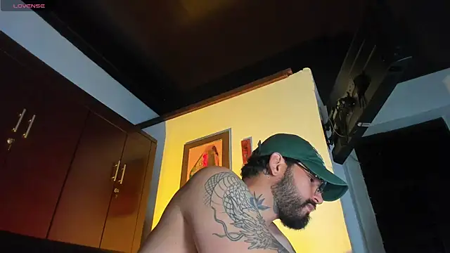 Snapshot of CamiloGray_ chatting on January 11, 2026, 1:49 pm CamiloGray online show from January 11, 2026, 1:49 pm