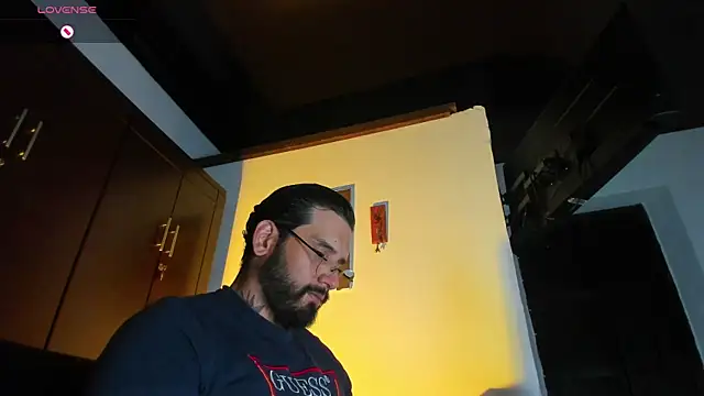 Snapshot of CamiloGray_ chatting on January 13, 2026, 1:49 pm CamiloGray online show from January 13, 2026, 1:49 pm