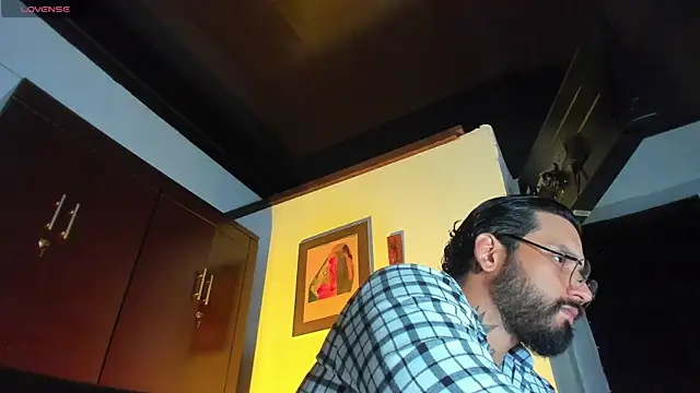 Snapshot of CamiloGray_ chatting on January 19, 2026, 3:38 pm CamiloGray online show from January 19, 2026, 3:38 pm