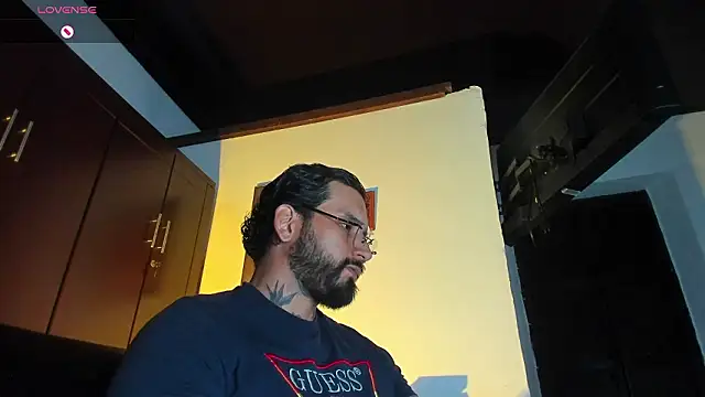 Snapshot of CamiloGray_ chatting on March 4, 2026, 2:23 pm CamiloGray online show from March 4, 2026, 2:23 pm