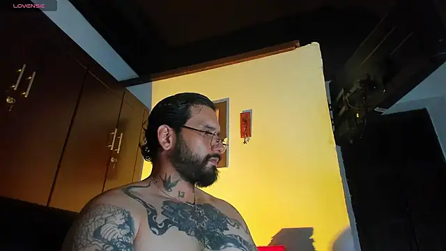 Snapshot of CamiloGray_ chatting on March 6, 2026, 2:46 pm CamiloGray online show from March 6, 2026, 2:46 pm