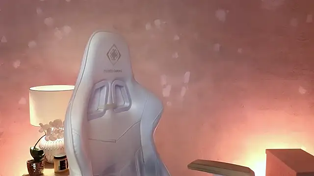 MilaFleur online show from April 21, 2026, 2:01 pm