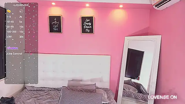 hornyhousekeeper  online show from December 18, 2024, 12:29 pm