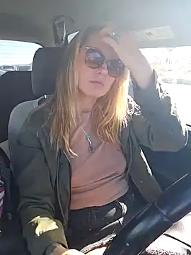 Snapshot of SheIsSomething chatting on January 1, 2025, 7:21 pm SheIsSomething online show from January 1, 2025, 7:21 pm