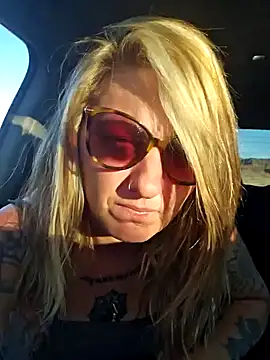 Snapshot of SheIsSomething chatting on January 2, 2025, 11:49 pm SheIsSomething online show from January 2, 2025, 11:49 pm