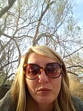 Snapshot of SheIsSomething chatting on January 23, 2025, 12:25 am SheIsSomething online show from January 23, 2025, 12:25 am