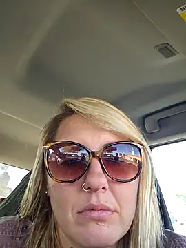 Snapshot of SheIsSomething chatting on January 23, 2025, 10:33 pm SheIsSomething online show from January 23, 2025, 10:33 pm