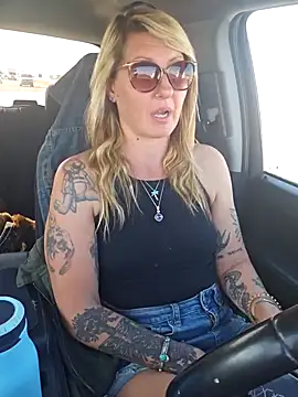 Snapshot of SheIsSomething chatting on January 30, 2025, 9:36 pm SheIsSomething online show from January 30, 2025, 9:36 pm