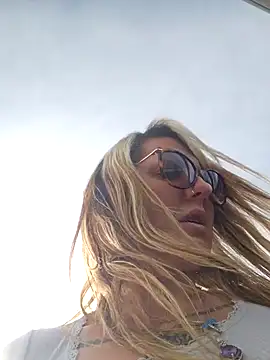 Snapshot of SheIsSomething chatting on January 31, 2025, 9:48 pm SheIsSomething online show from January 31, 2025, 9:48 pm