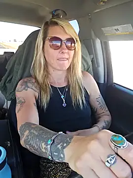 Snapshot of SheIsSomething chatting on February 6, 2025, 9:06 pm SheIsSomething online show from February 6, 2025, 9:06 pm