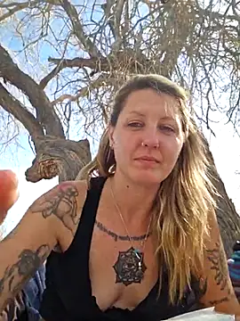 Snapshot of SheIsSomething chatting on February 18, 2025, 7:52 pm SheIsSomething online show from February 18, 2025, 7:52 pm