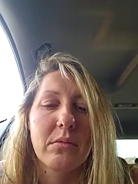 Snapshot of SheIsSomething chatting on February 28, 2025, 11:01 pm SheIsSomething online show from February 28, 2025, 11:01 pm